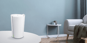 TP-Link - Hvit Deco X90 på hvitt bord